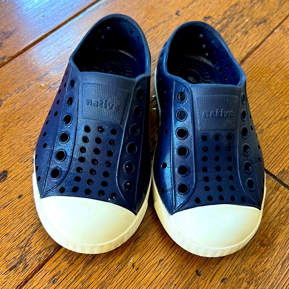 Navy toddler native shoes size 6